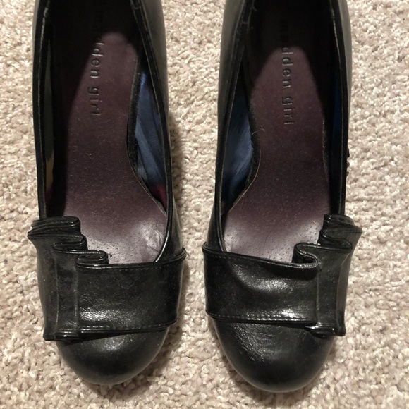 Madden Girl Black Round Toe Pumps - Picture 2 of 6